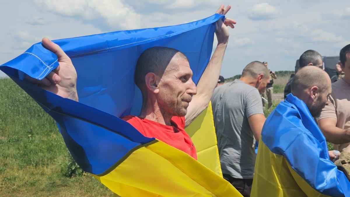Україна повернула з російського полону 75 громадян Україна повернула з російського полону 75 громадян