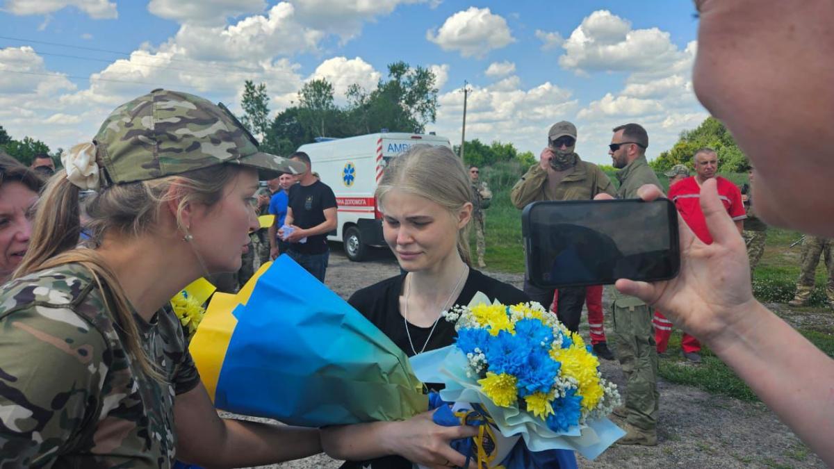 Молода слідча з Маріуполя Мар'яна Чечелюк повернулась з 2-річного російського полону Молода слідча з Маріуполя Мар'яна Чечелюк повернулась з 2-річного російського полону