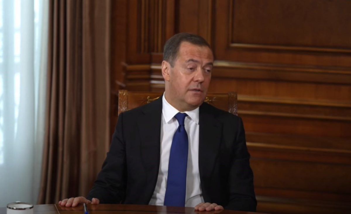Медведев опять выболтал планы Кремля
