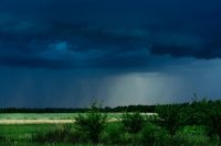 Будуть грози, град і шквали до 20 м/с: українців попередили про негоду