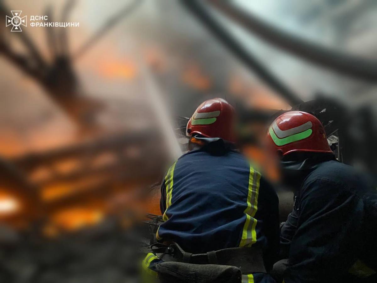 Ліквідація наслідків атаки на енергооб'єкт на Івано-Франківщині