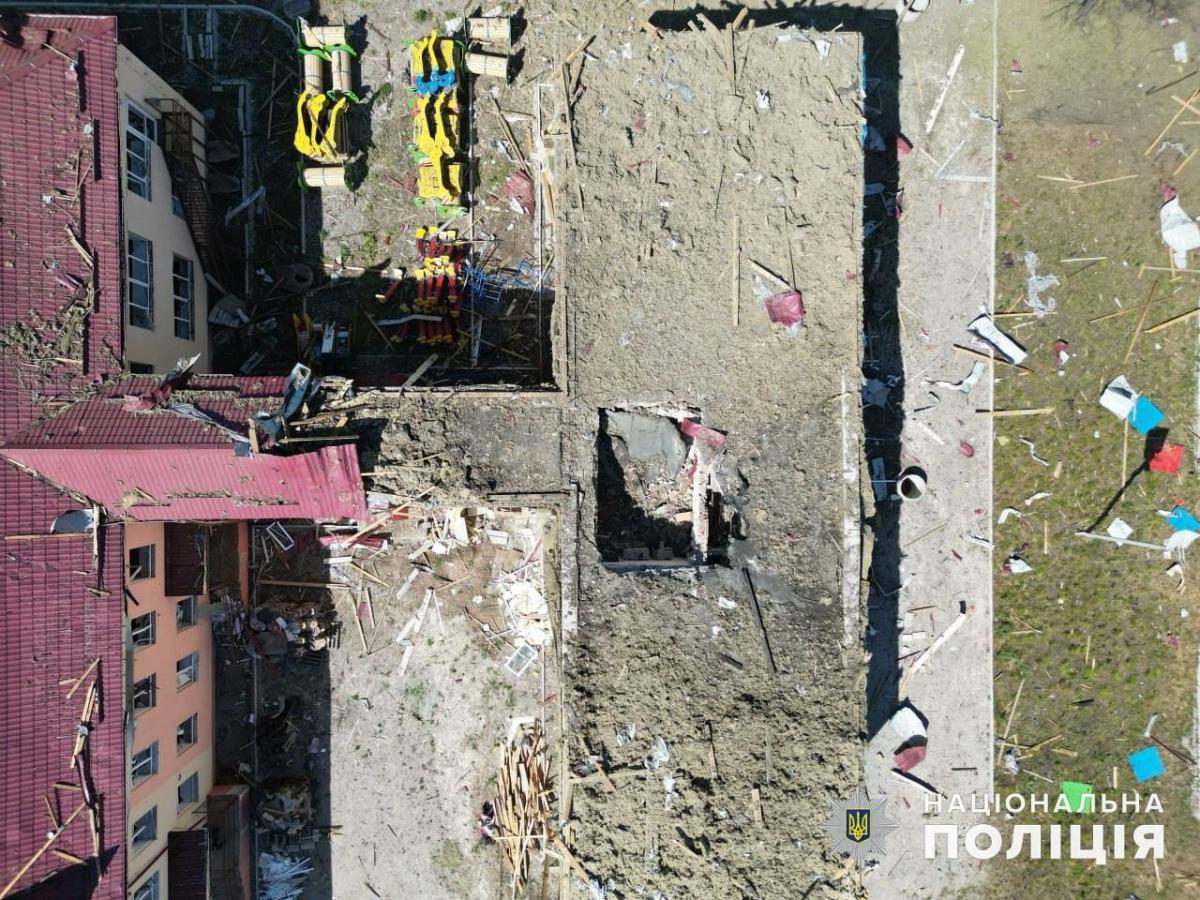 Оккупанты сбросили авиабомбу на садик в Мирнограде