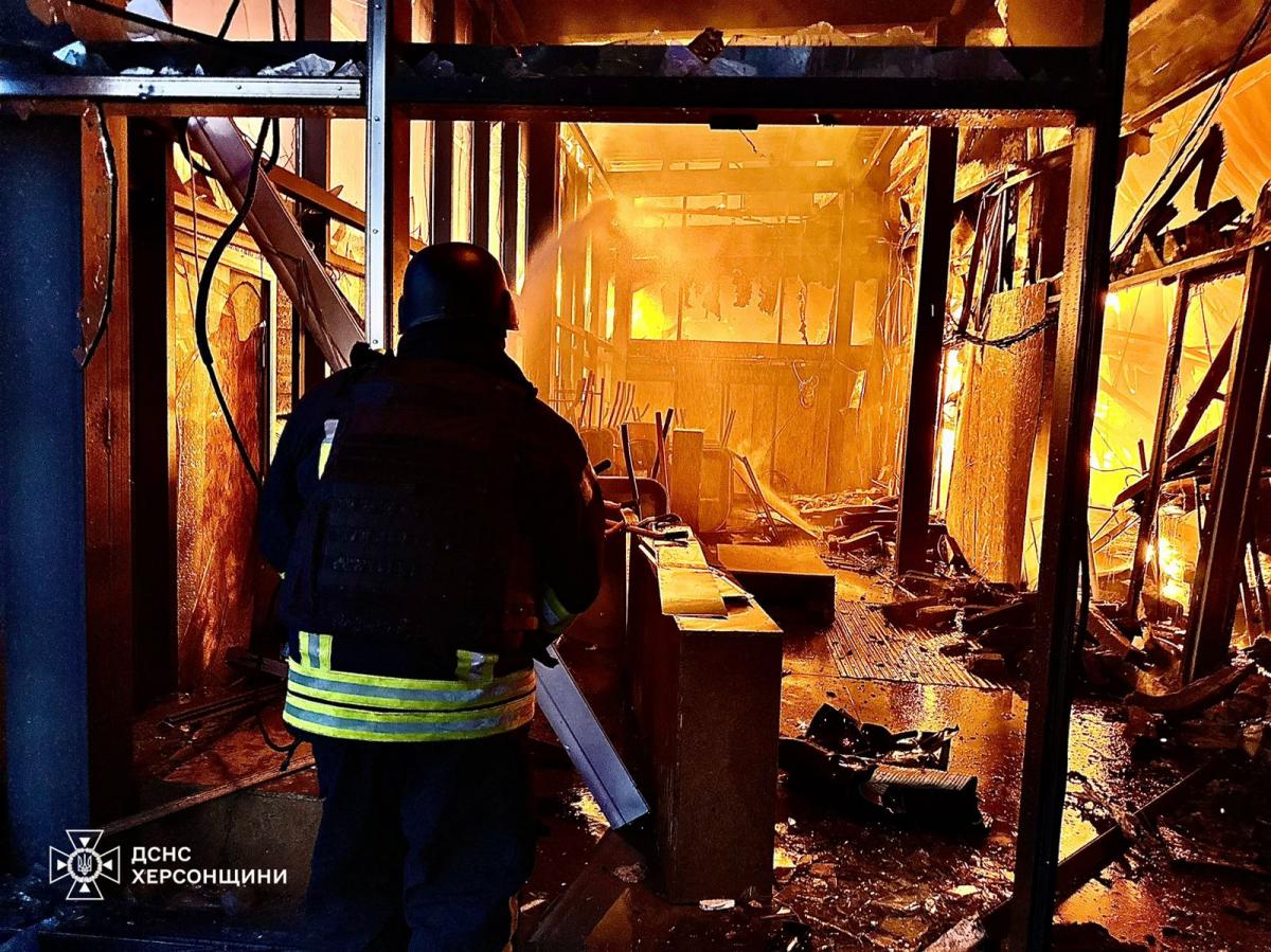 Наслідки удару по Херсонщині 6 червня Наслідки удару по Херсонщині 6 червня