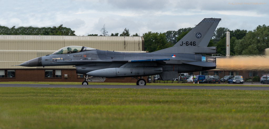 Україна чекає на отримання літаків F-16 Україна чекає на отримання літаків F-16