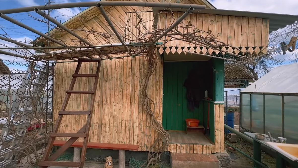 Чем зачистить деревянный дом от старой краски: простой, но эффективный способ
