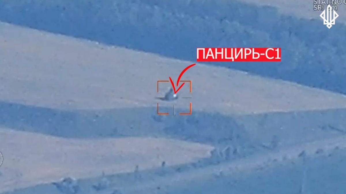 Два 'Панцири' злетіли в повітря: у НГУ назвали напрямок потужного удару по РФ Два 'Панцири' злетіли в повітря: у НГУ назвали напрямок потужного удару по РФ