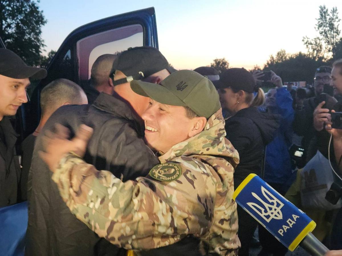 Україна повернула з російського полону 90 захисників Україна повернула з російського полону 90 захисників