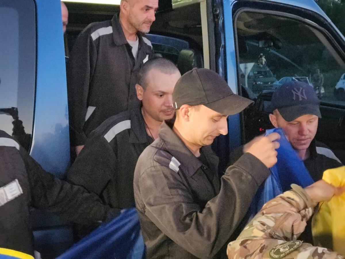 Україна повернула з російського полону 90 захисників Україна повернула з російського полону 90 захисників