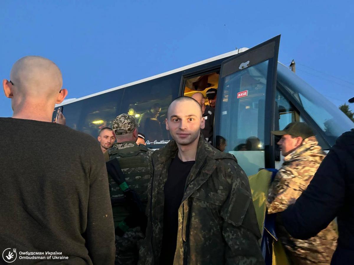 Україна повернула з російського полону 90 захисників Україна повернула з російського полону 90 захисників