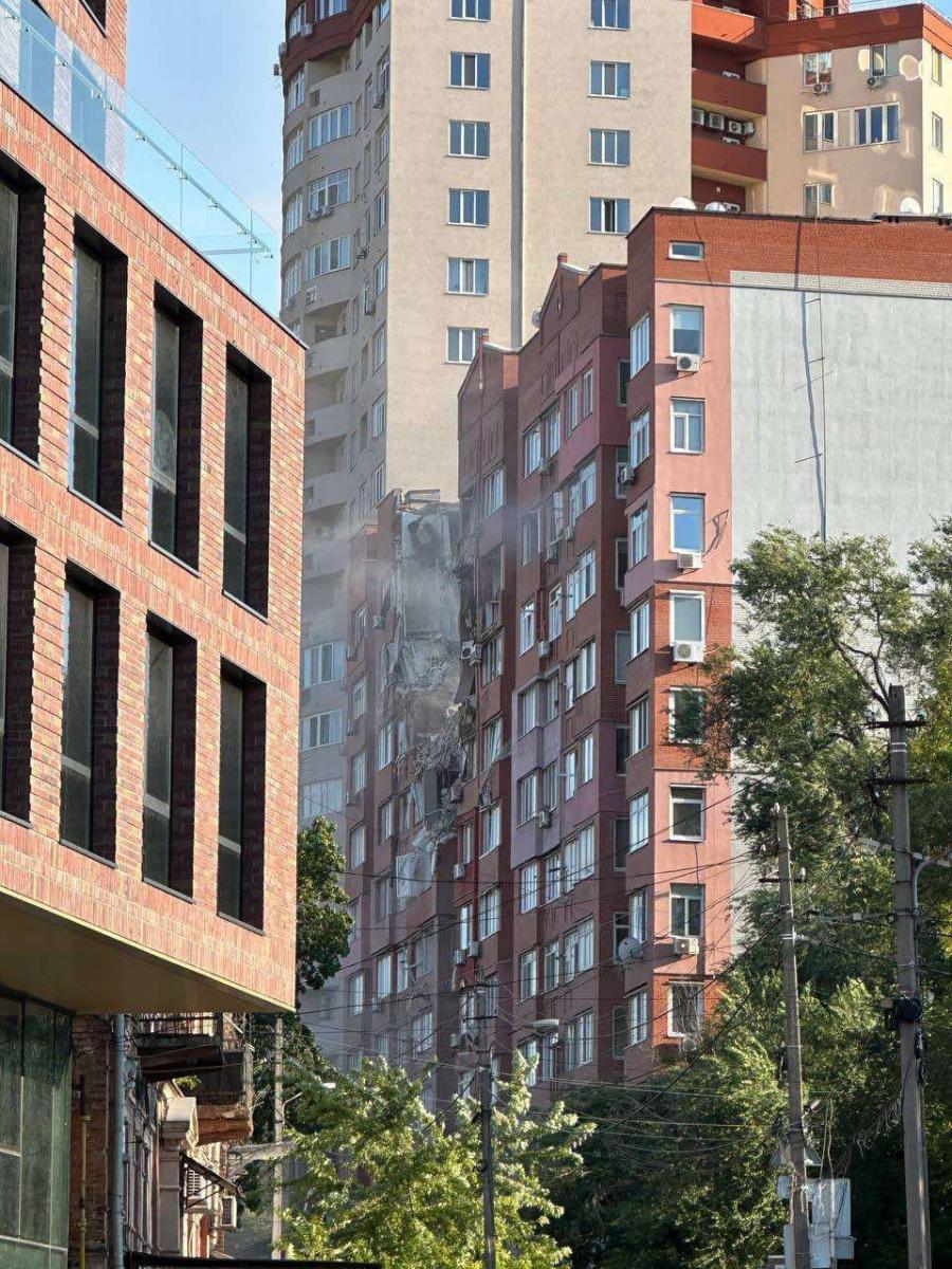 Російська ракета вдарила по житловому будинку у Дніпрі 28 червня 