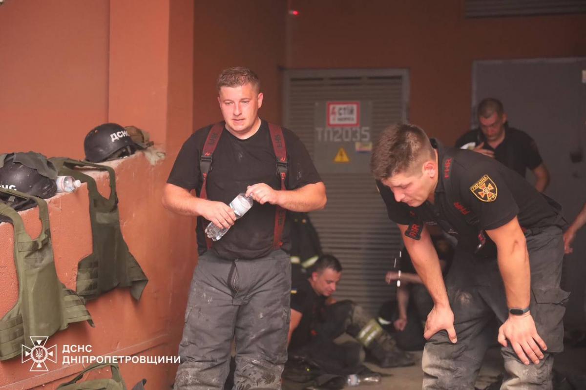 Російська ракета вдарила по житловому будинку у Дніпрі 28 червня