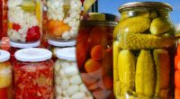 Навіщо закрутки загортають у ковдру: секрет консервації, який перевірений роками