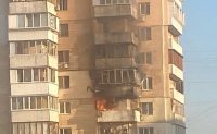 Обломки упали на многоэтажку, произошел пожар: РФ ударила по Киеву ракетой
