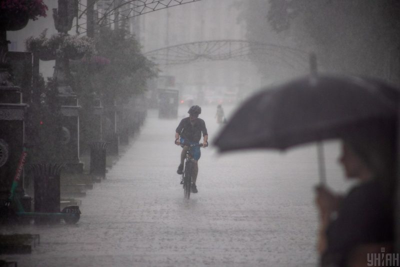 Грозовий циклон посунеться: у яких областях України будуть зливи