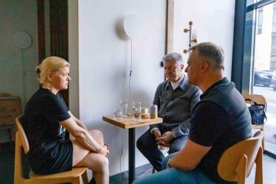 Порошенко приехал к военным и вдовам погибших воинов в рубашке за 2250 евро - блогер Порошенко приехал к военным и вдовам погибших воинов в рубашке за 2250 евро - блогер