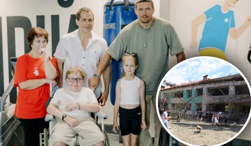 "Мир должен видеть" - чемпион по боксу Усик посетил разрушенный Охматдет