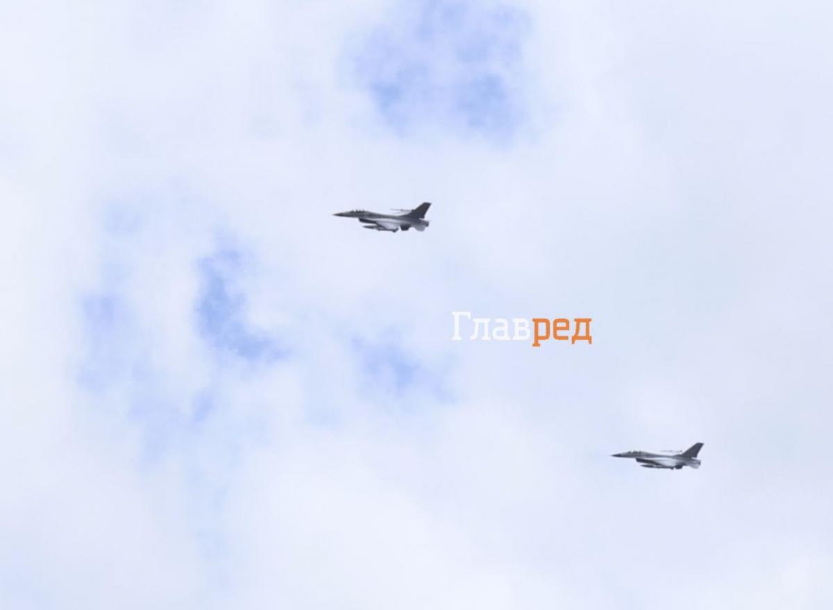 Перші F-16 уже в українському небі Перші F-16 уже в українському небі