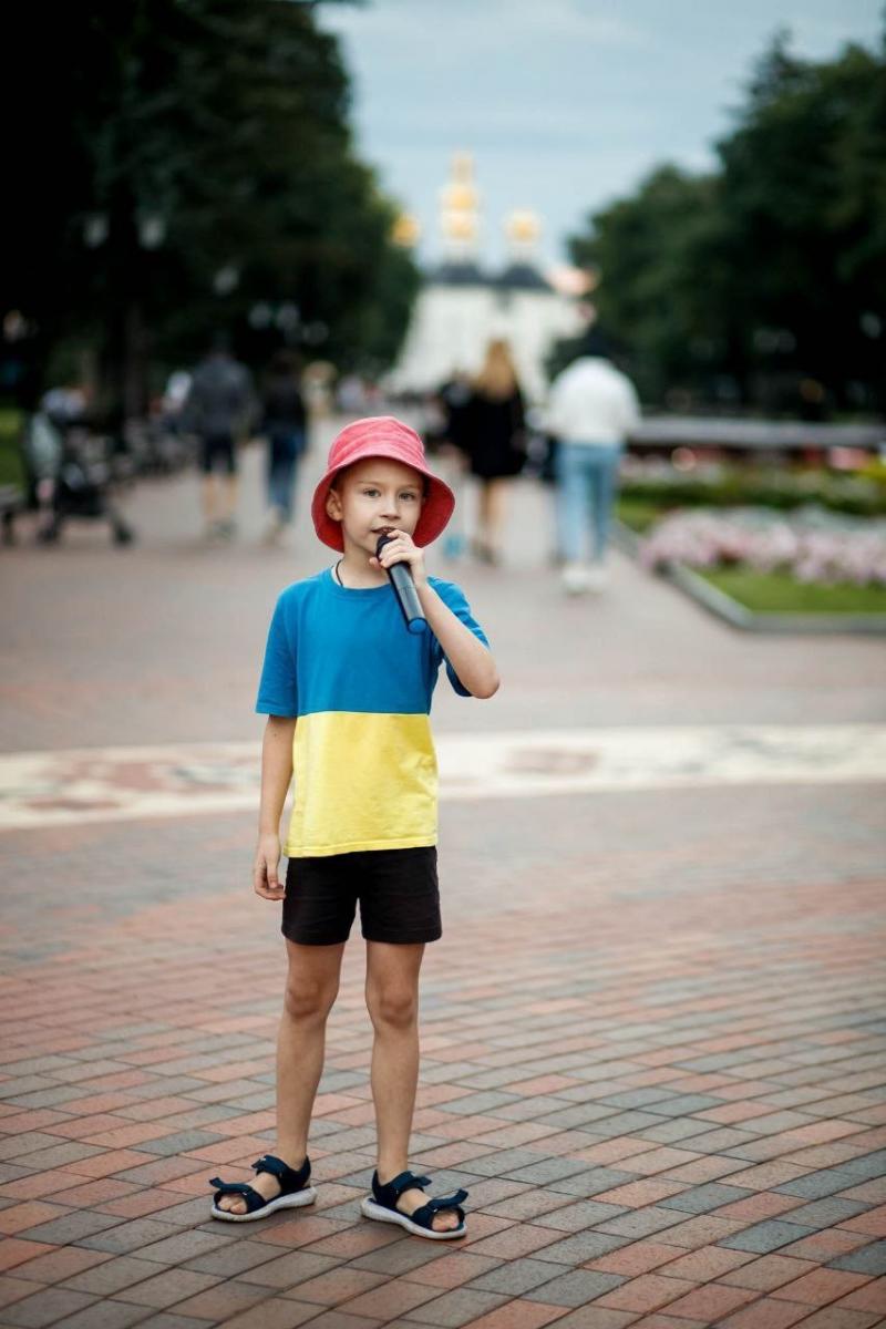 Історія 10-річного волонтера, який завдяки співу передав на ЗСУ понад 1 млн грн