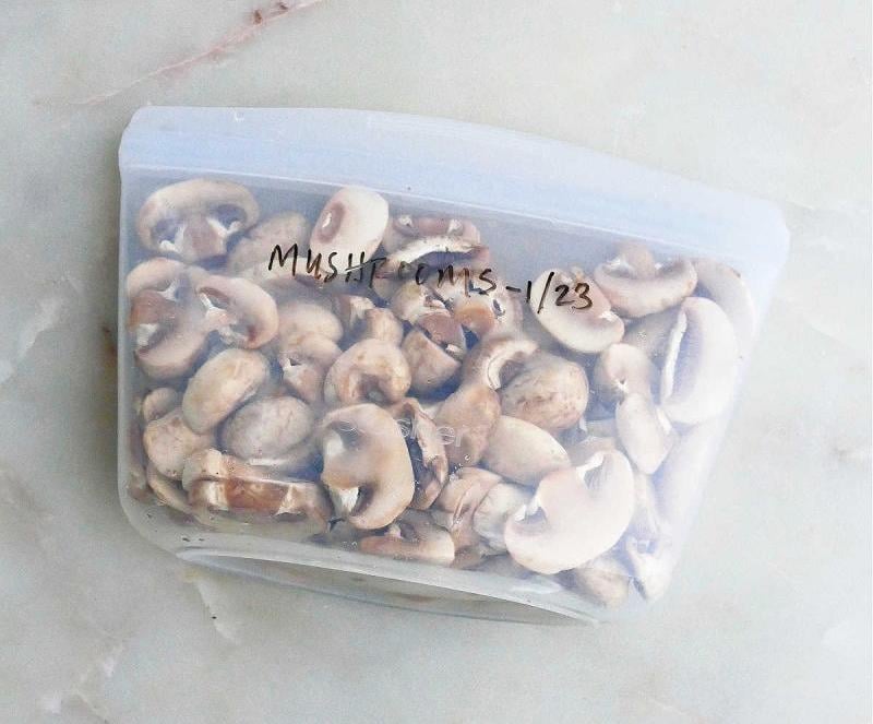 Гриби краще зберігати в пакетах або контейнерах Гриби краще зберігати в пакетах або контейнерах