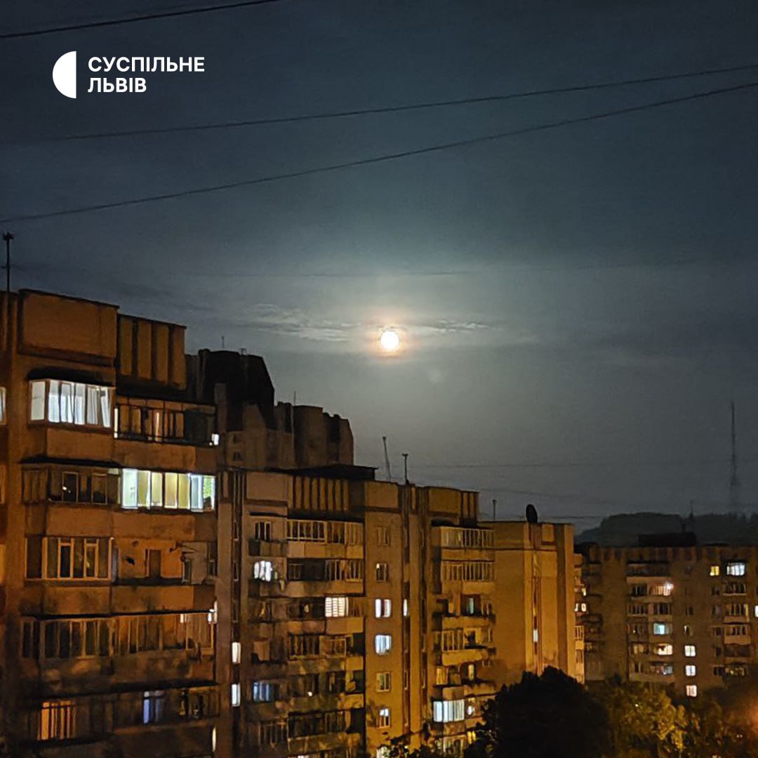 Над Україною зійшов Блакитний Супермісяць Над Україною зійшов Блакитний Супермісяць
