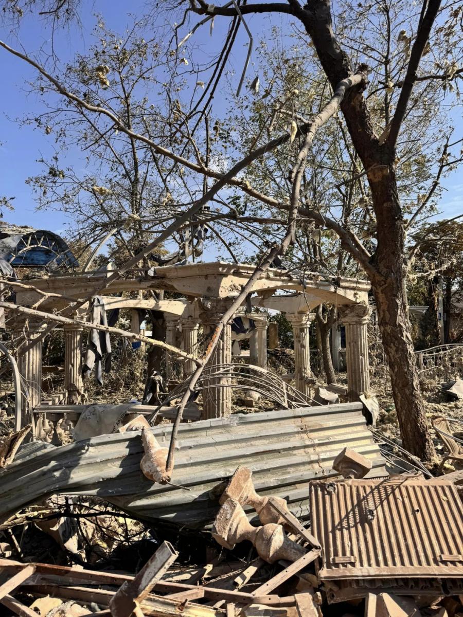 РФ вдарила ракетою по готелю у Краматорську РФ вдарила ракетою по готелю у Краматорську