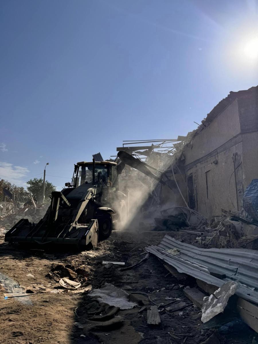 РФ вдарила ракетою по готелю у Краматорську РФ вдарила ракетою по готелю у Краматорську