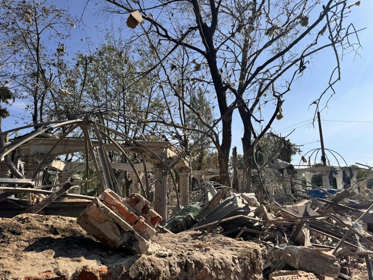 РФ вдарила ракетою по готелю у Краматорську РФ вдарила ракетою по готелю у Краматорську