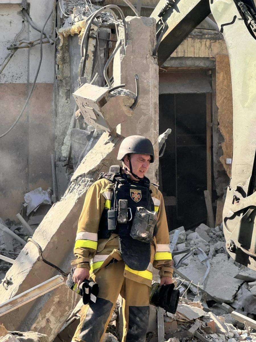 РФ вдарила ракетою по готелю у Краматорську РФ вдарила ракетою по готелю у Краматорську