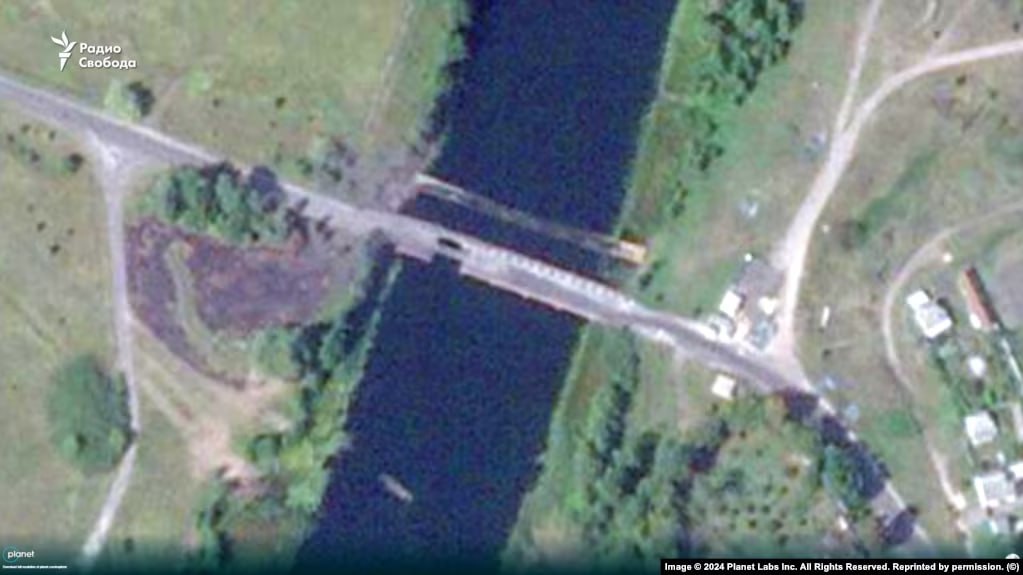 Історія не вчить нічому: росіяни збудували черговий понтонний міст через Сейм Історія не вчить нічому: росіяни збудували черговий понтонний міст через Сейм