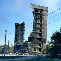 РФ ударила по жилым многоэтажкам Мирнограда: есть погибшие и раненые