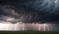 На Украину налетит непогода: где будут лить сильные грозовые дожди