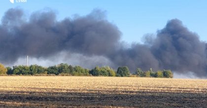 РФ нанесла авиаудар по предприятию в Сумах: пострадали 9 человек