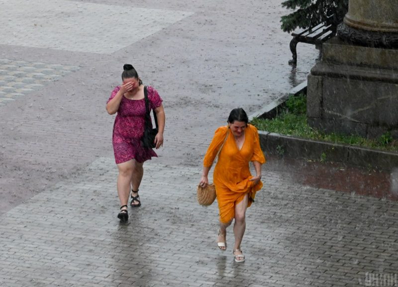 Штормовий вітер, дощі та грози: всю Україну накриє потужний циклон