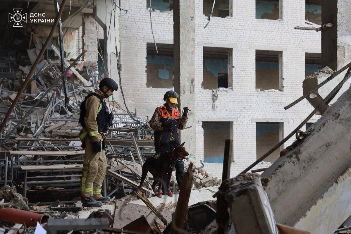 Наслідки удару РФ по Інституту зв'язку в Полтаві