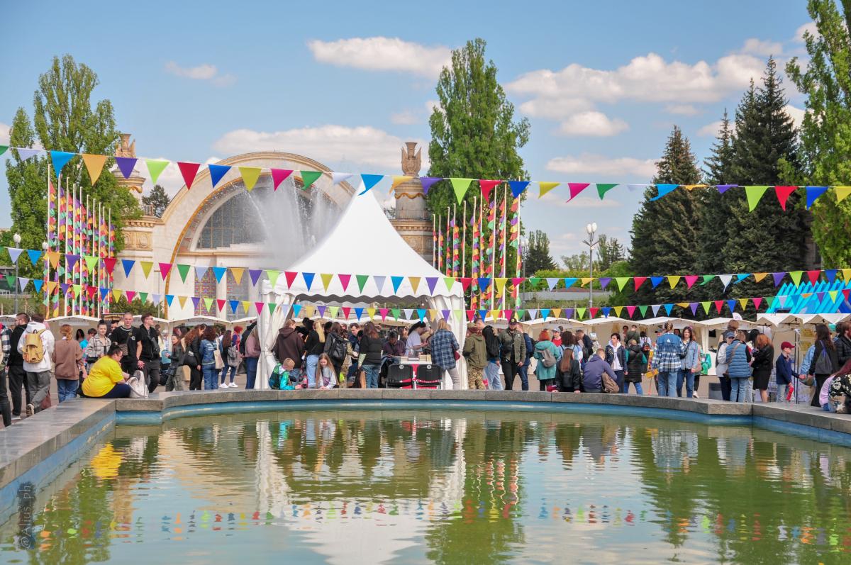 "Книжкова країна" на ВДНГ у Києві