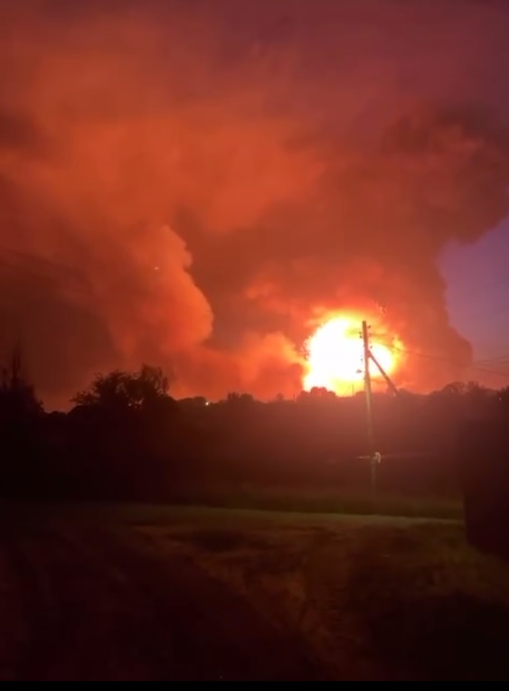 Пожежа на складі боєприпасів в Торопці Тверської області РФ