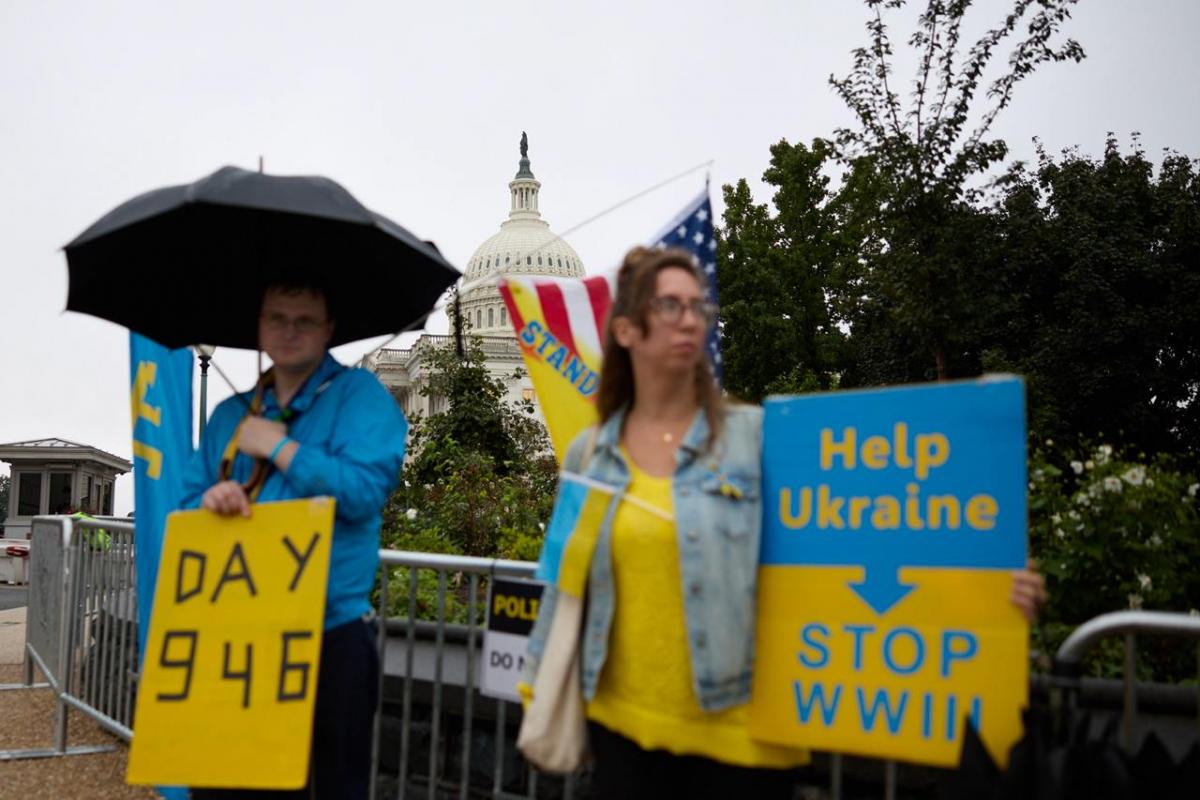 Зеленський зустрівся з двопартійною делегацією Сенату США Зеленський зустрівся з двопартійною делегацією Сенату США