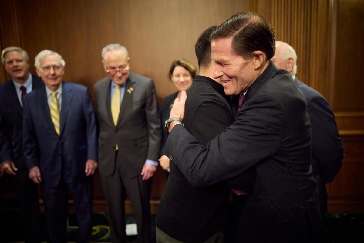 Зеленський зустрівся з двопартійною делегацією Сенату США Зеленський зустрівся з двопартійною делегацією Сенату США