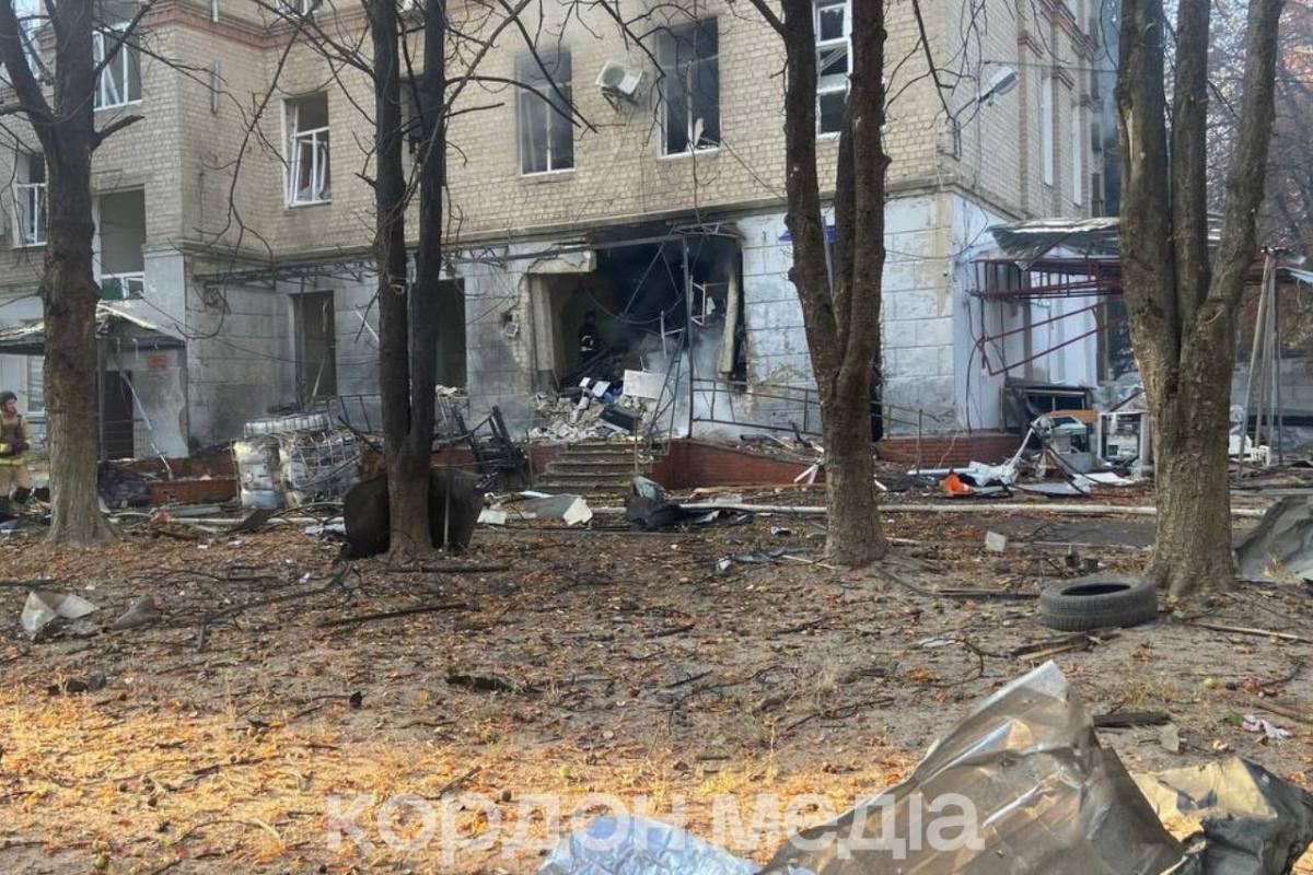 Удар Росії по лікарні в Сумській області: опубліковані перші фото наслідків Удар Росії по лікарні в Сумській області: опубліковані перші фото наслідків