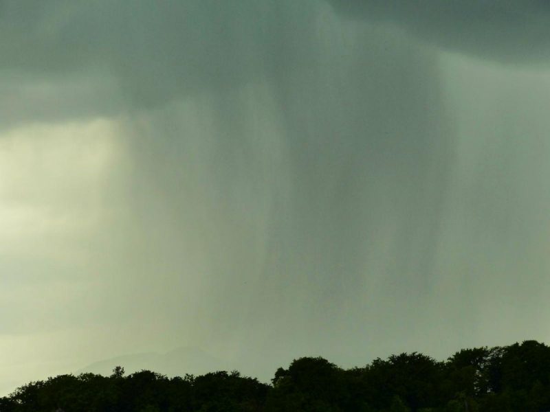 Влупит +11 и будет лить дождь: какие регионы накроет сильное похолодание