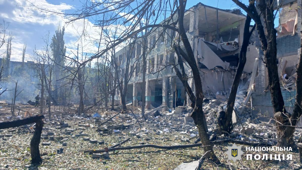 Наслідки удару РФ по центру Херсона Наслідки удару РФ по центру Херсона