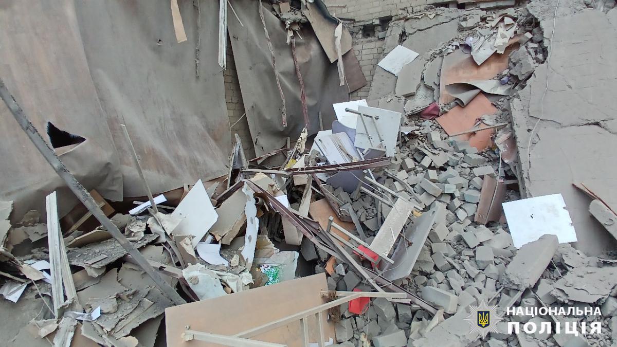 Наслідки удару РФ по центру Херсона Наслідки удару РФ по центру Херсона