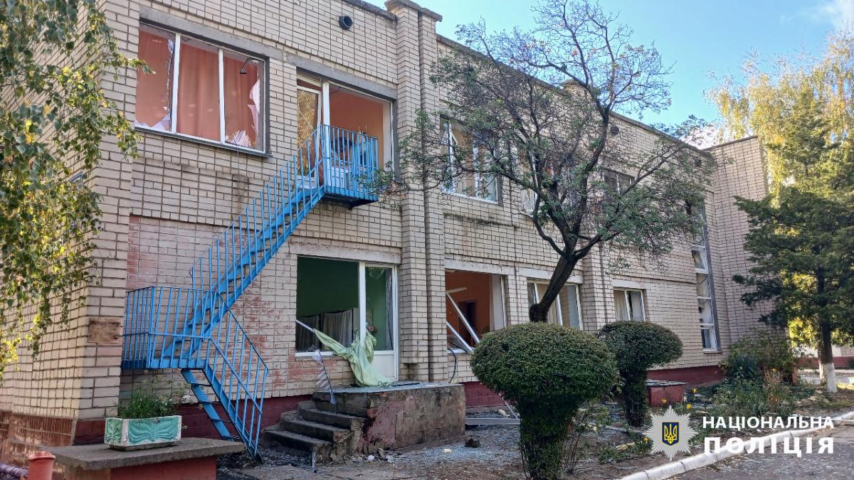 Наслідки удару РФ по центру Херсона Наслідки удару РФ по центру Херсона