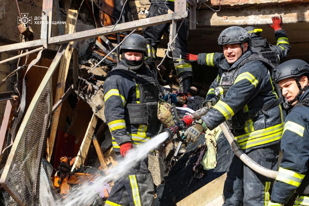 Наслідки удару РФ по центру Херсона