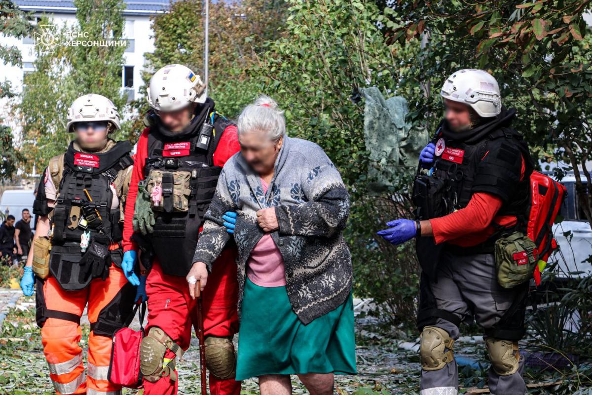 Наслідки удару РФ по центру Херсона