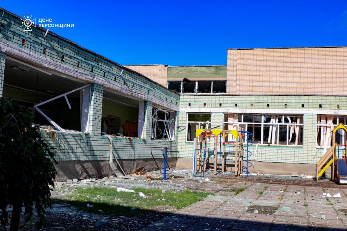 Наслідки удару РФ по центру Херсона