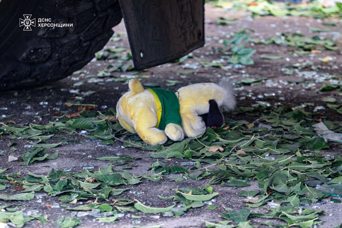 Наслідки удару РФ по центру Херсона