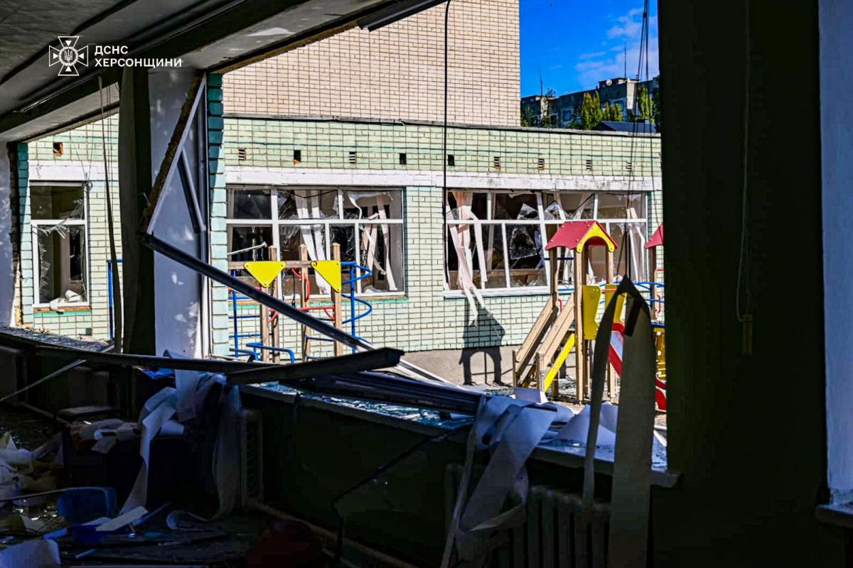 Наслідки удару РФ по центру Херсона