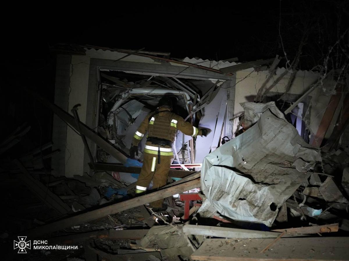 Последствия ракетного удара РФ по Николаеву Последствия ракетного удара РФ по Николаеву