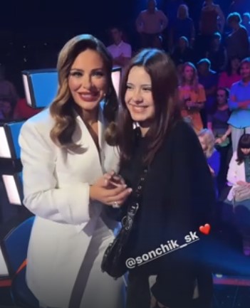 Ани Лорак с дочерью на сьемках